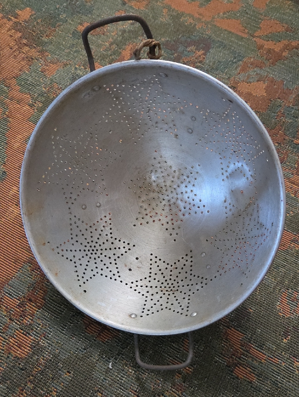 VINTAGE 7 STAR ALUMINUM COLANDER Strainer With HANDLES AND FEET